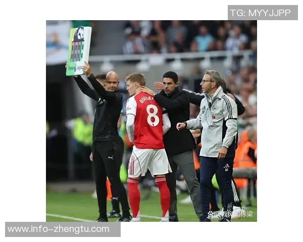 解雇主帅只是表象曼联球迷深知球队问题根源复杂多样 解雇主帅只是表象曼联球迷深知球队问题根源复杂多样